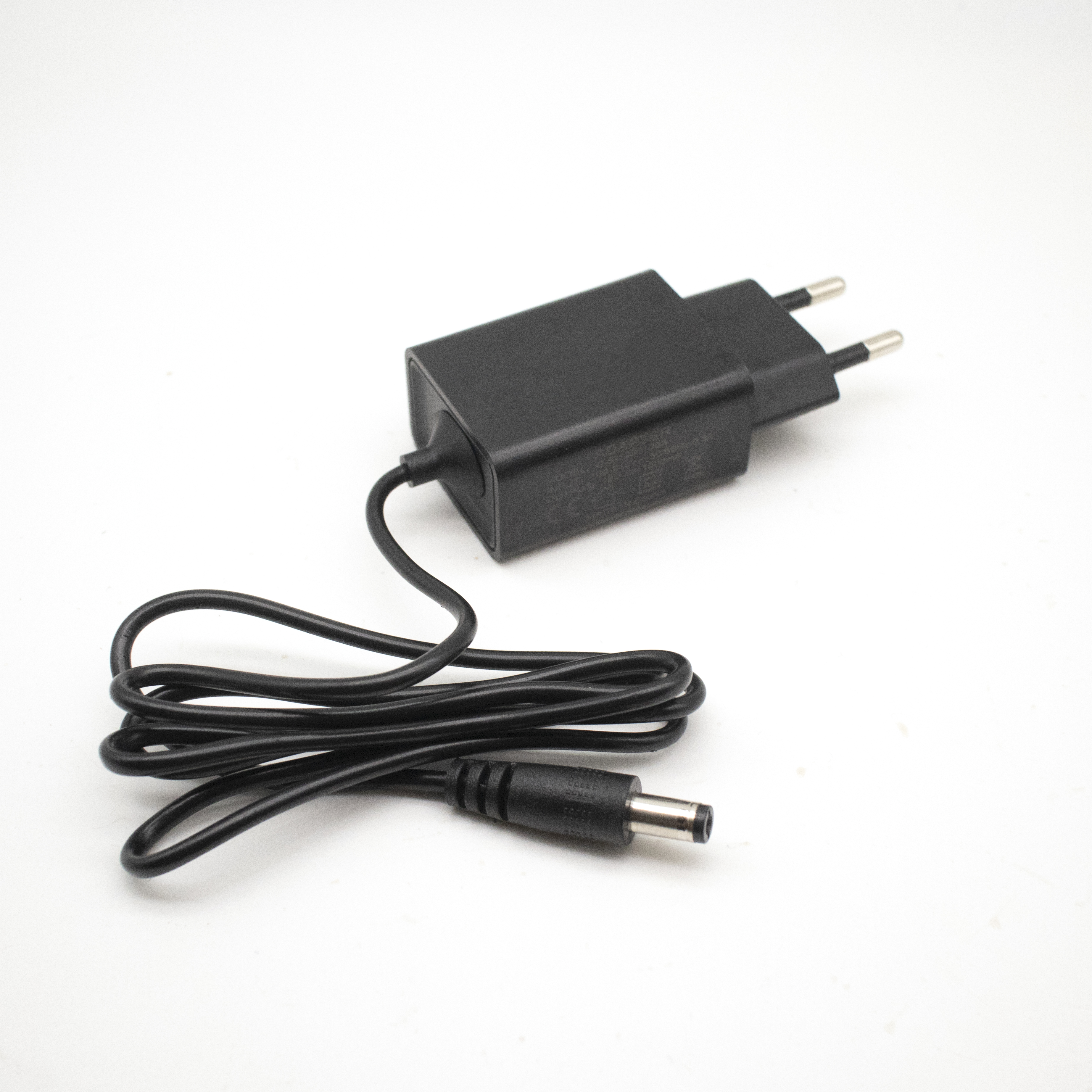 Aukru M4 Series Universal USB Adapter (EU / US / AU) - M4 EU mit festem Kabel (Black) - M4 EU mit Kabel (Front)